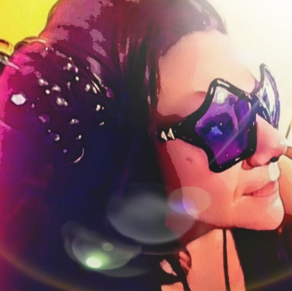 Meet your Posher, Amanda - Picture 4 of 16